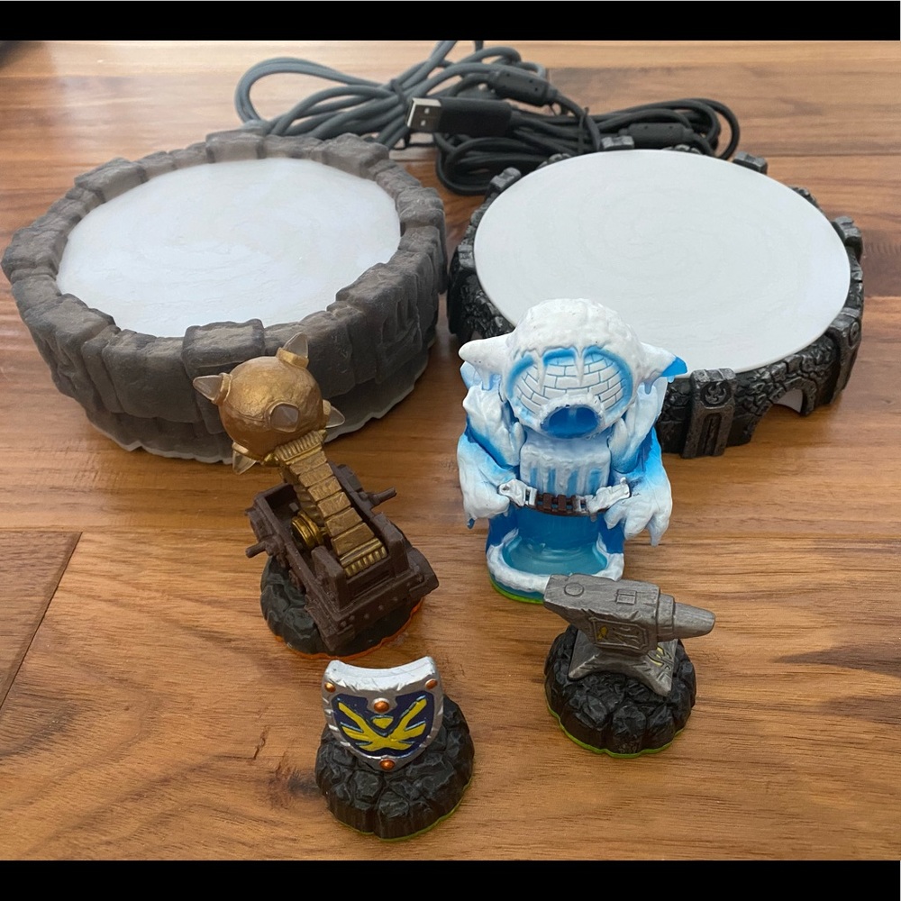 Skylanders Portals and Item Set